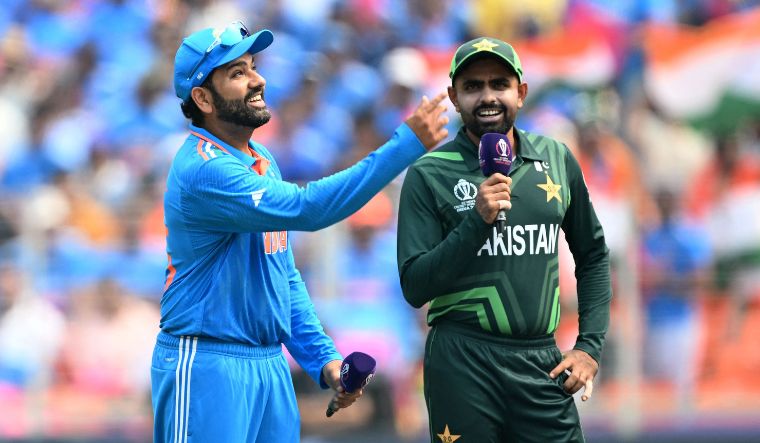 'भारत बनाम पाकिस्तान विश्व कप 2023: रोहित शर्मा ने टॉस जीता, भारत ने पहले गेंदबाजी की; इशान किशन की जगह शुभमन गिल को लिया गया है'